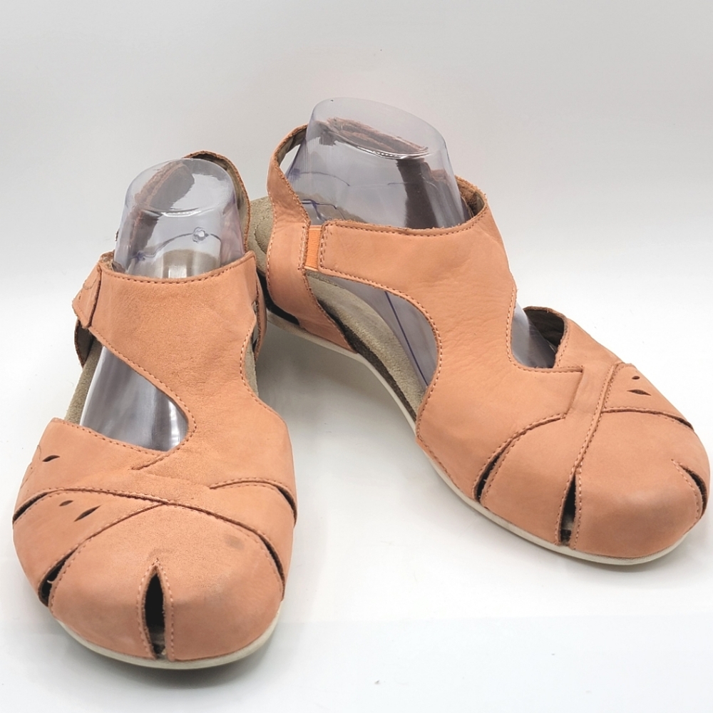 Women's Earth Origins Peach Colored Leather Sandals Size 11 WIDE WIDTH.‎ #1427